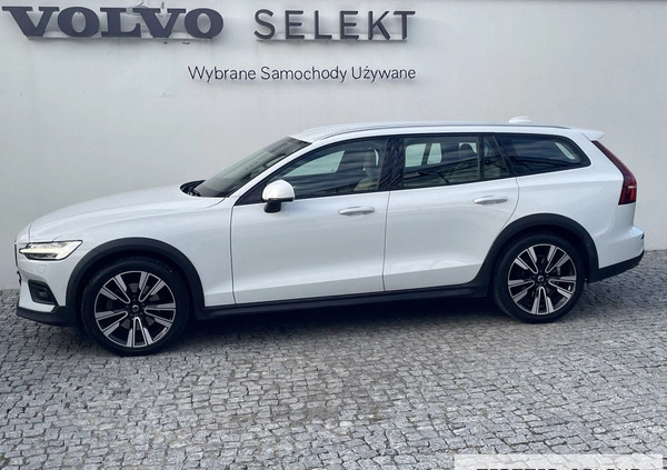 Volvo V60 Cross Country cena 144900 przebieg: 128990, rok produkcji 2019 z Warszawa małe 596